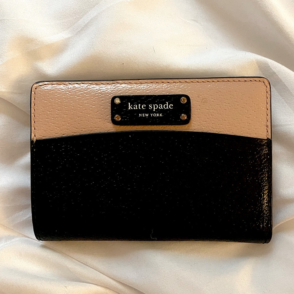 Kate Spade Bi-fold Wallet with Coin compartment 💗♠️